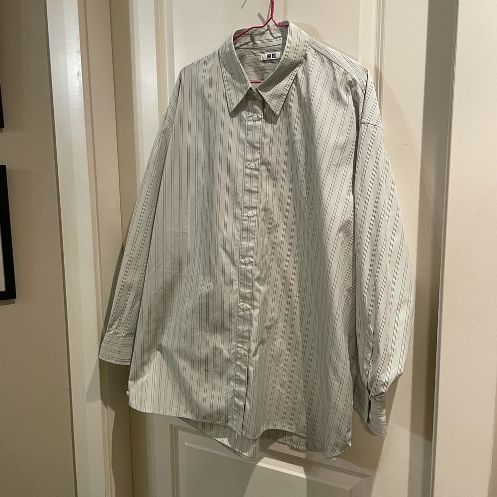 Uniqlo Gray Striped Button Down Shirt